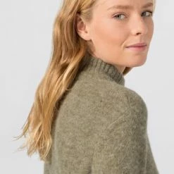 HALLHUBER Kurzes Strickkleid In Flauschigem Alpaka-Merinowolle-Mix Reed Green Melange -ONLY Geschäft unnamed file 1036