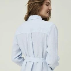 LEXINGTON® Hemdblusenkleid Isa Linen Lt Blue/ White Stripe 11 LEXINGTON® Hemdblusenkleid Isa Linen Lt Blue/ White Stripe -ONLY Geschäft unnamed file 266